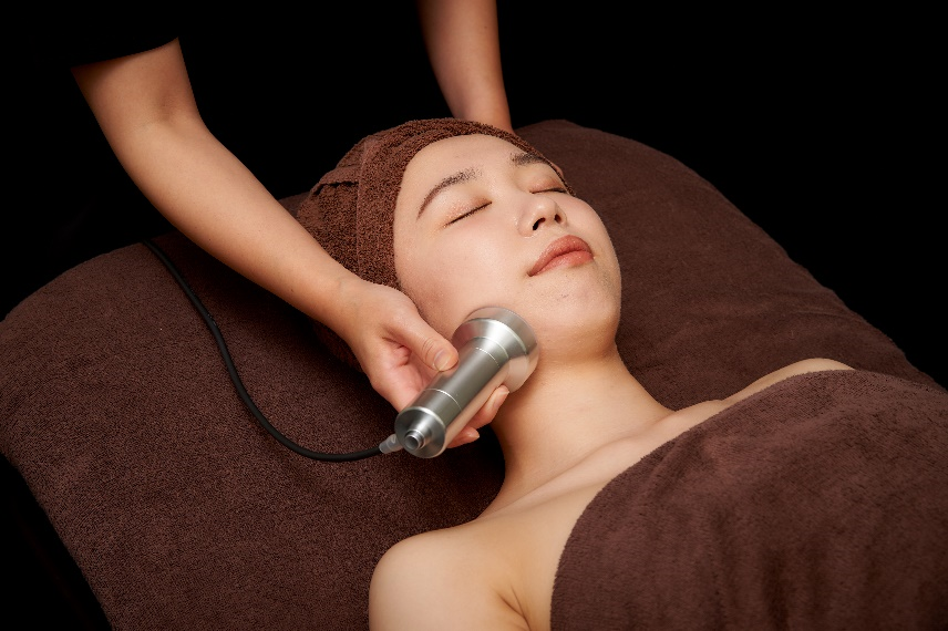 血管から肌を蘇らせる！グロッティ幹細胞エイジングケアフェイシャル