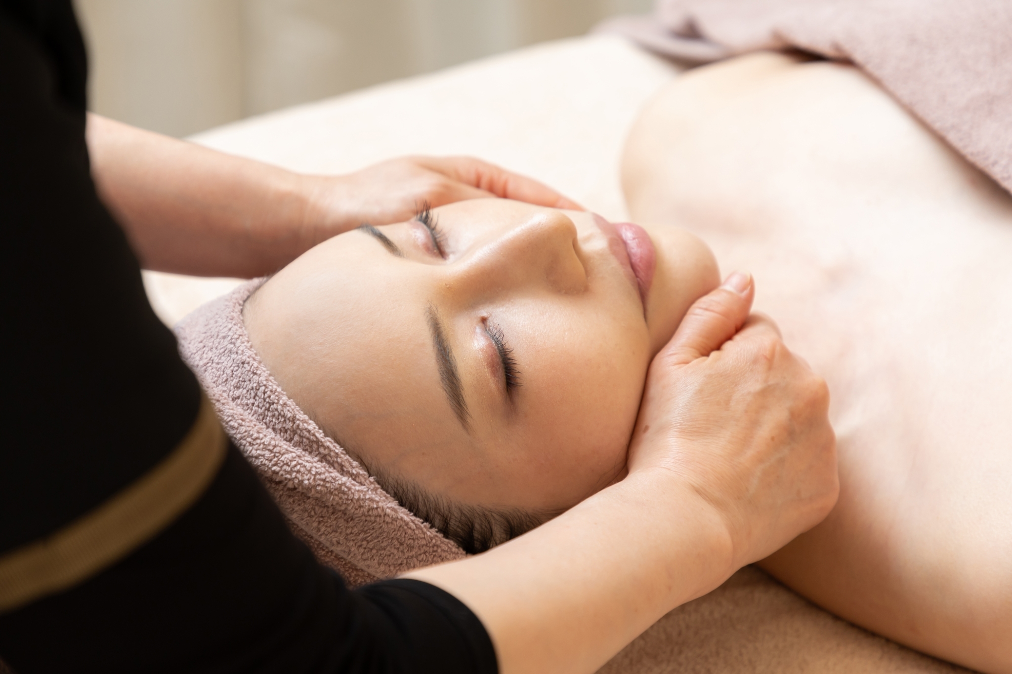 たるみ・むくみ・顔コリをスッキリ！深層筋アプローチ小顔筋艶肌フェイシャル